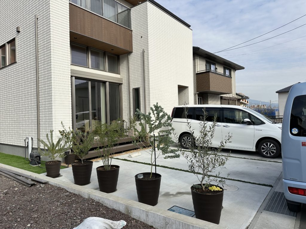 富士市・C様邸　暮らしを豊かにする、ちょっとした花壇。