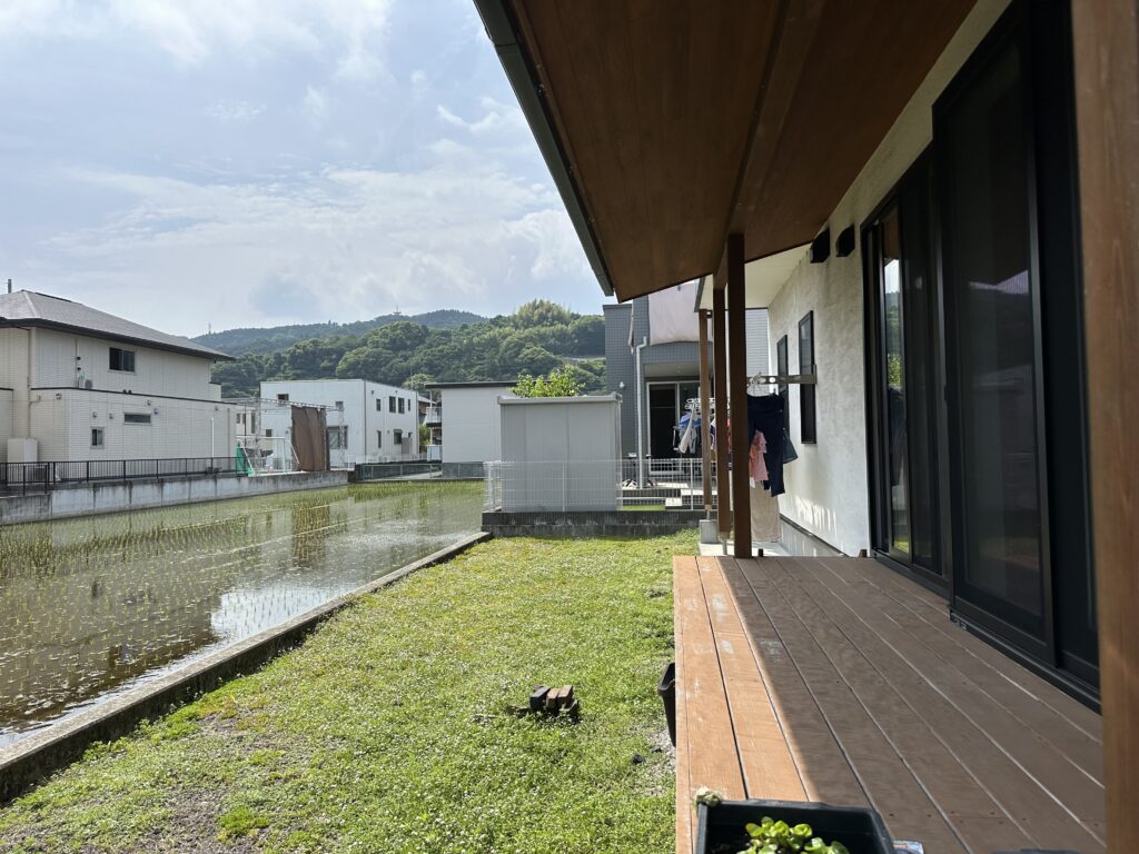 駐輪場とシマトネリコの整理で、庭をもっと快適に。（富士市・T様邸）