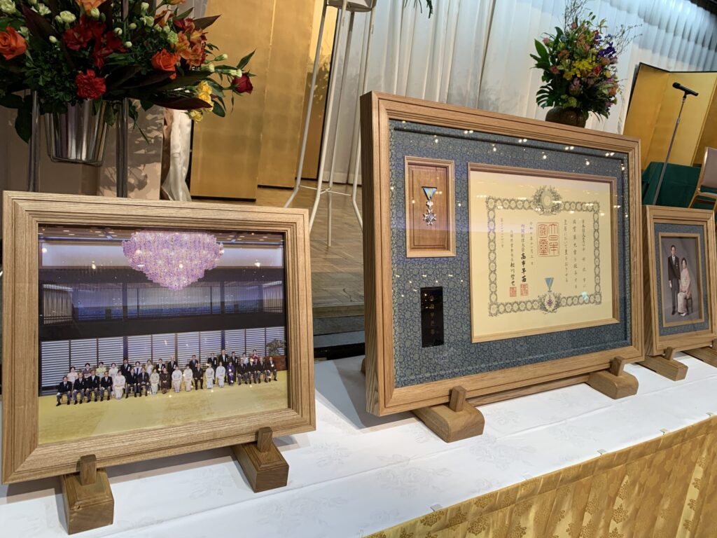 恩師が勲章を受賞しました。