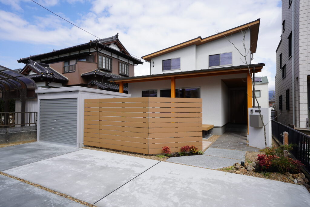 暮らしを楽しむエクステリアとバイクガレージのある住まい（沼津市・K様邸）